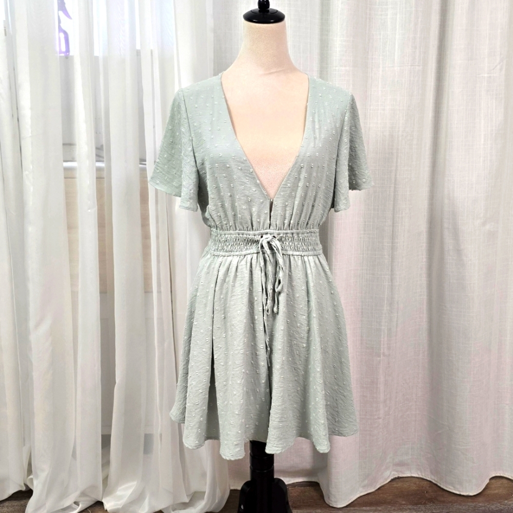 2/$30 Papaya Pastel Green Womens Romper Size L‎ Summer Beach Vacation Resort